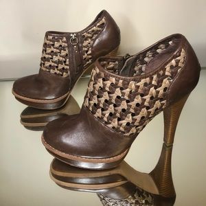 Brown UGG Leather Pumps